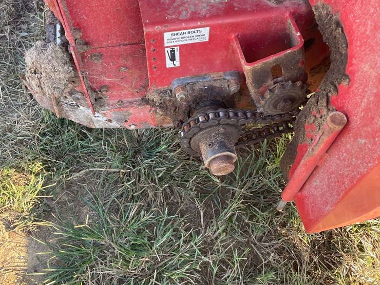 h&s-topshot-5126-side-discharge-manure-spreader-image-24