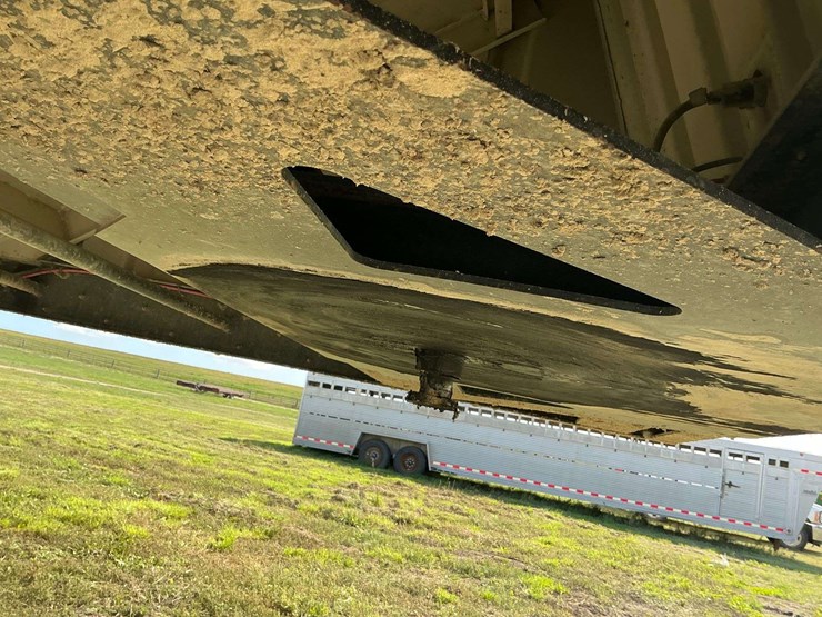 2011-dakota-mfg-trailer-image-5