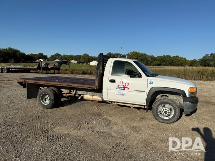 2002-gmc-3500-image-5