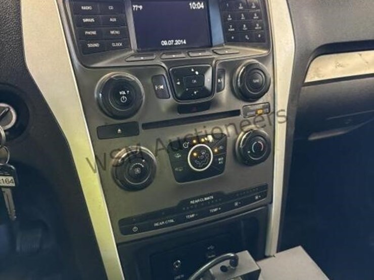 2014-ford-explorer-image-19