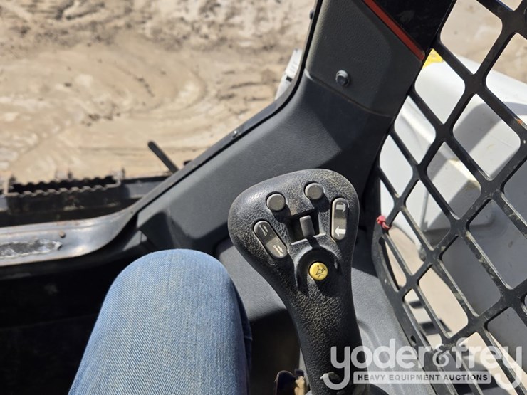 2022-bobcat-t76-image-51