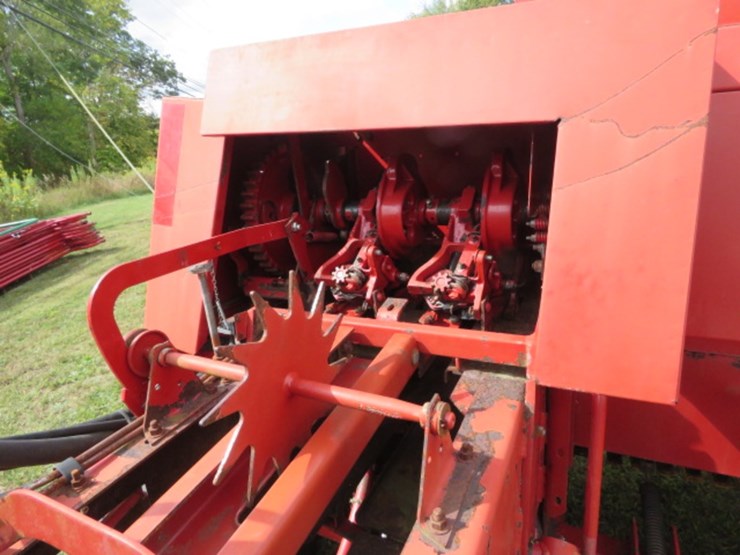 new-holland-575-image-7