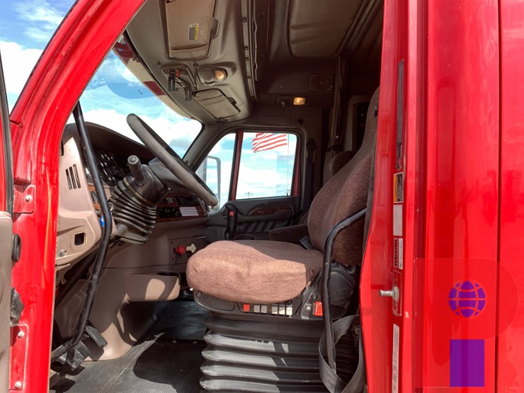 2012-peterbilt-587-image-9