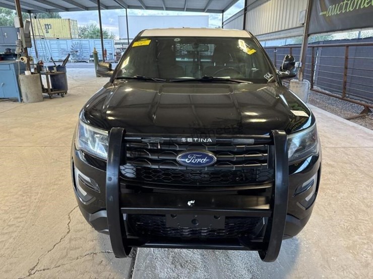 2017-ford-explorer-image-3
