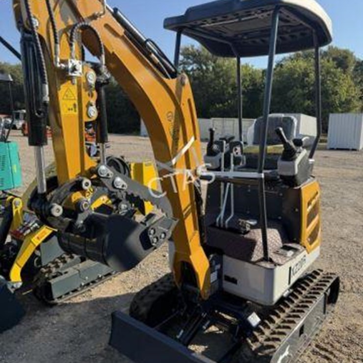 #68 • Mini Excavator - Gas - Model: XZ20R