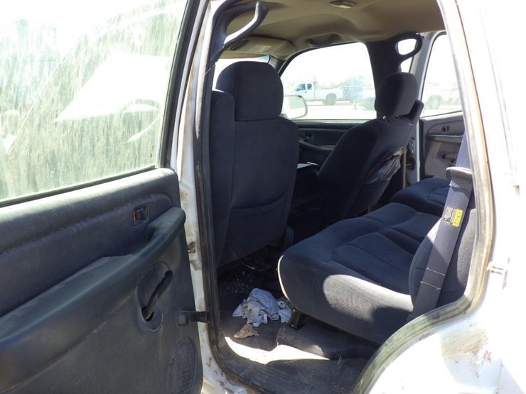 2002-chevrolet-tahoe-image-8