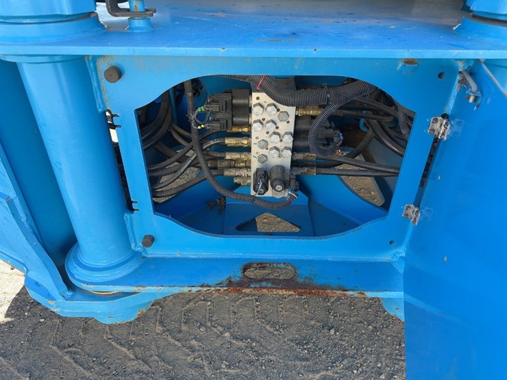 2016-genie-zx135/70-image-14