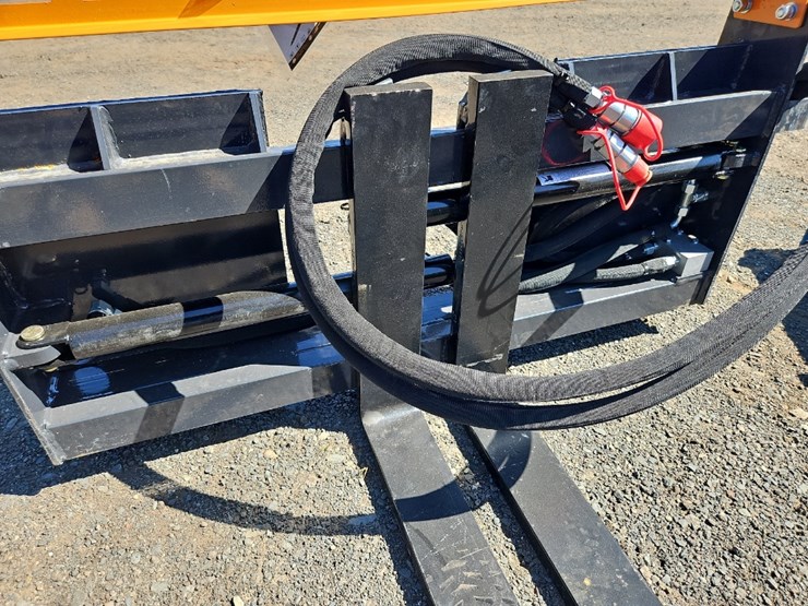 landhonor-42"-hyd-positioning-forks-image-5