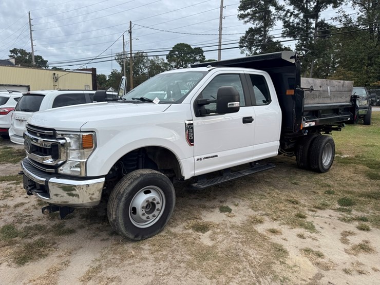 2021-ford-f350-xl-image-2
