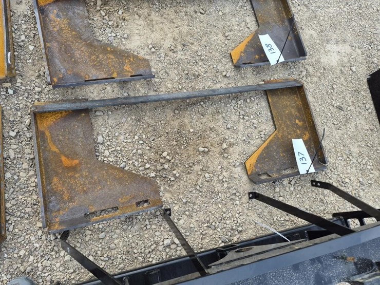 skid-steer-mounting-plate-image-1