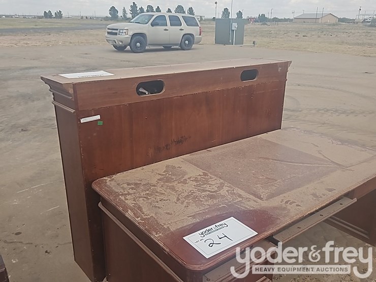 office-desk-image-7