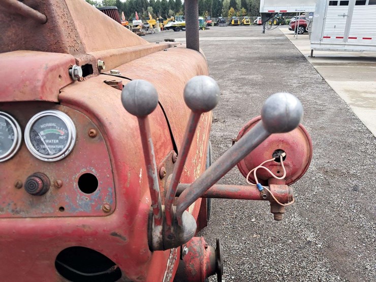 1956-1957-farmall-350-2wd-tractor-image-18