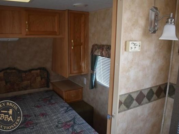 2004-keystone-rv-co-hornet-sport-27bs-38101-image-12