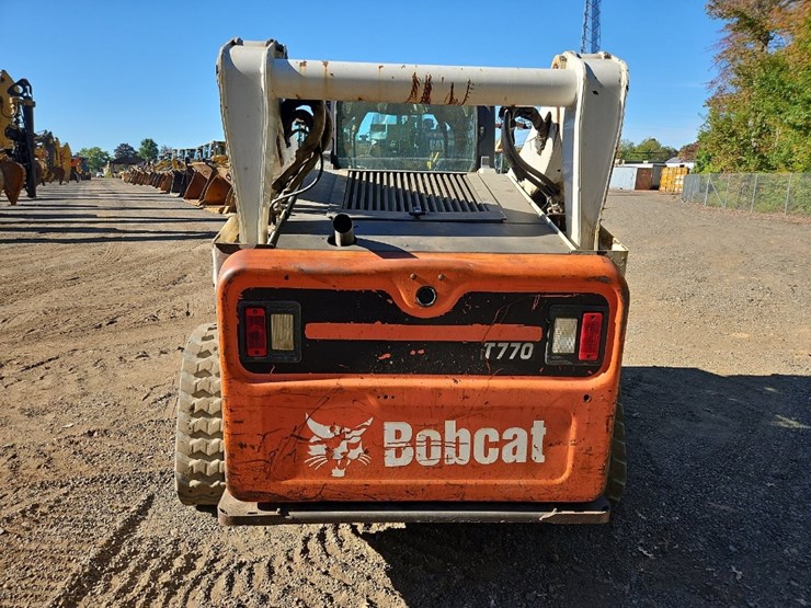 2011-bobcat-t770-image-4