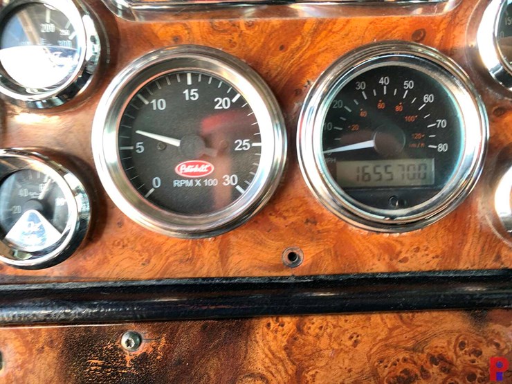 2002-peterbilt-379-image-12