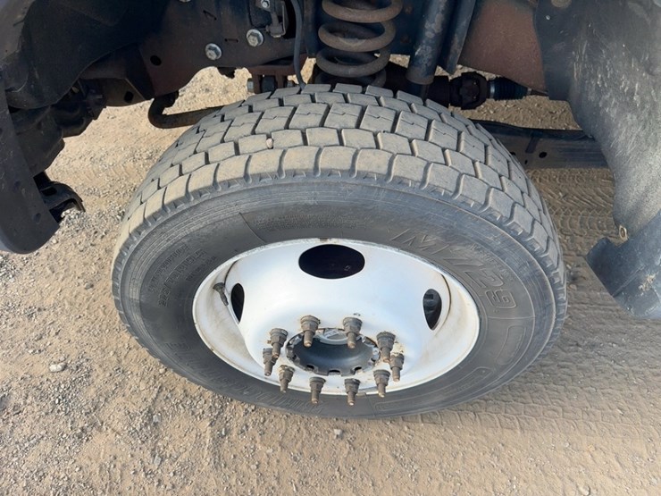 2012-ford-f550-xl-image-11