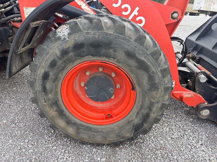 2021-kubota-r640-image-11