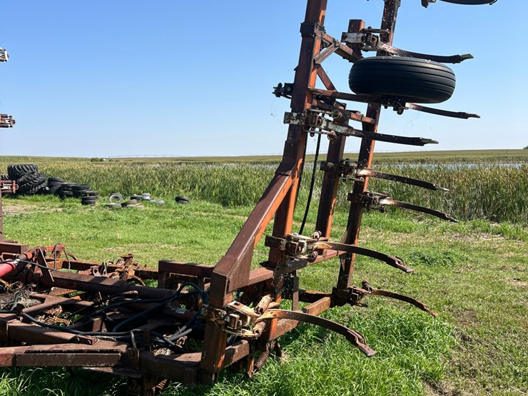 28’-chisel-plow-image-15
