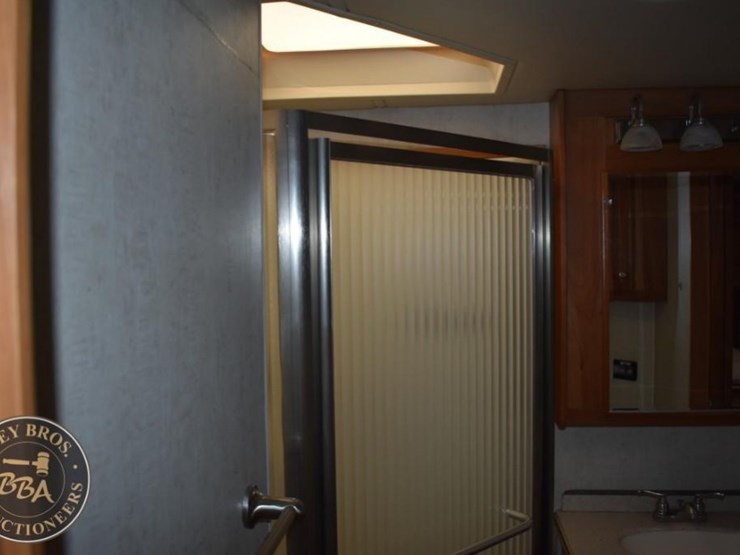 2006-thor-motor-coach-mandalay-40e-38083-image-72