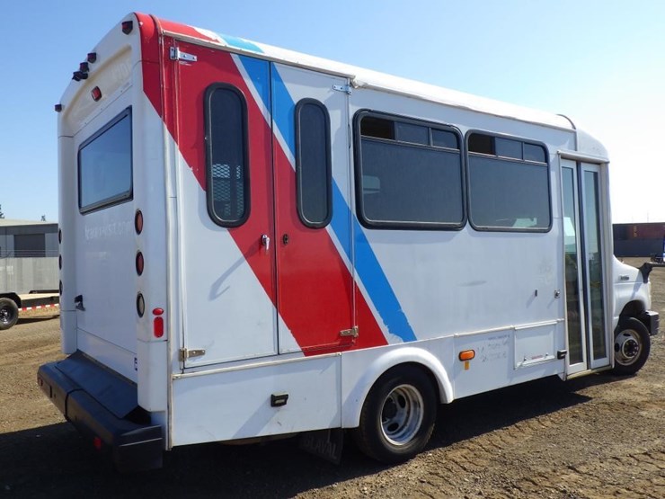 2017-ford-e450-image-4