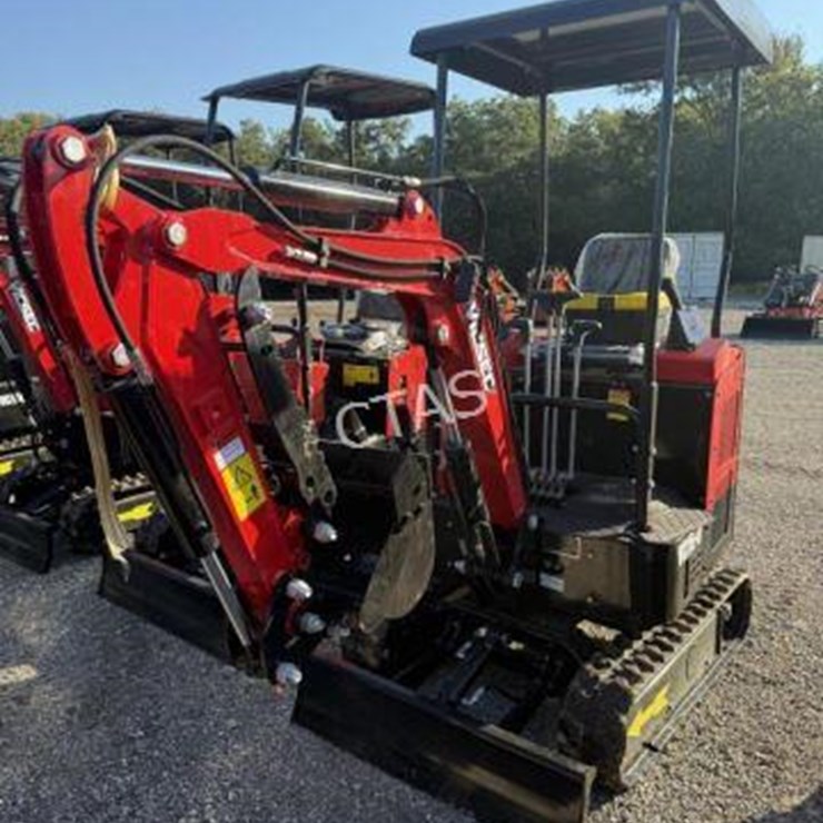 #46 • Mini Excavator - Gas - Model: 15-R