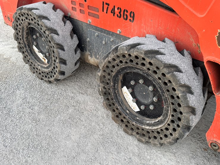 kubota-ssv65-image-17