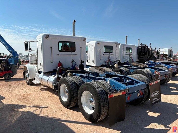 2011-peterbilt-367-image-4