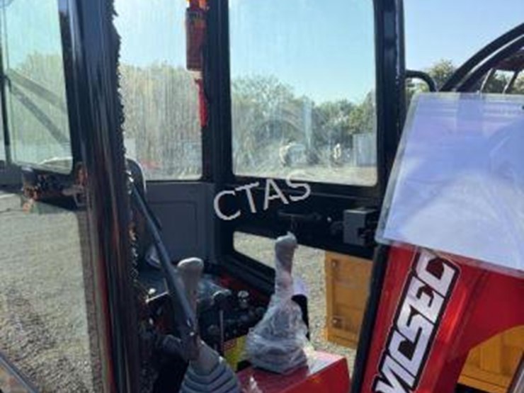 #50-•-mini-excavator---gas---*broken-front-glass*-image-3