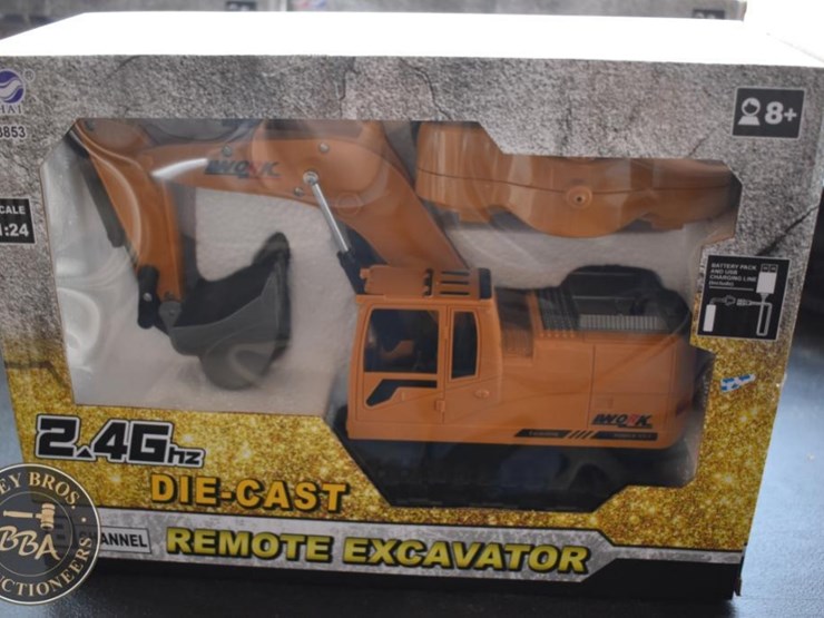 future-remote-control-excavator-image-1