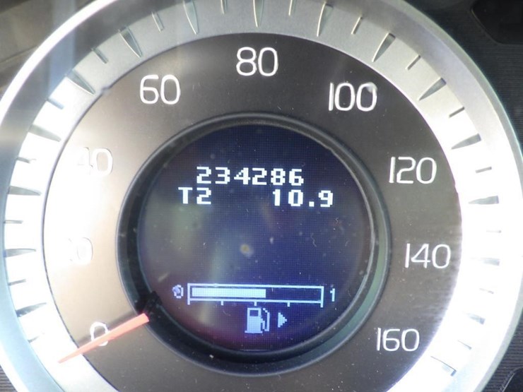 2013-volvo-xc60-image-14