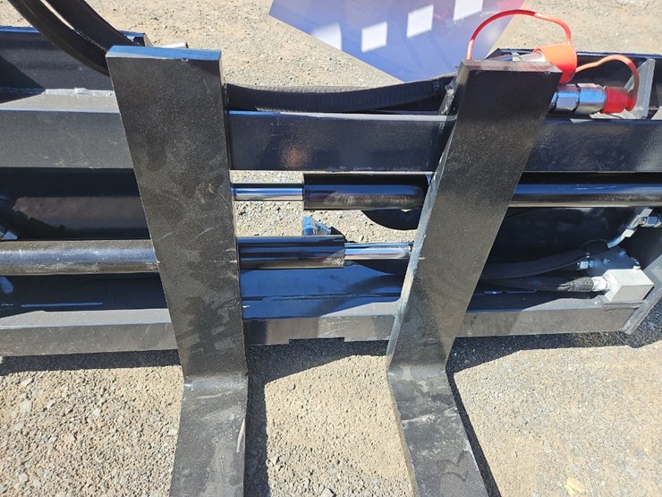 landhonor-42"-hyd-positioning-forks-image-4