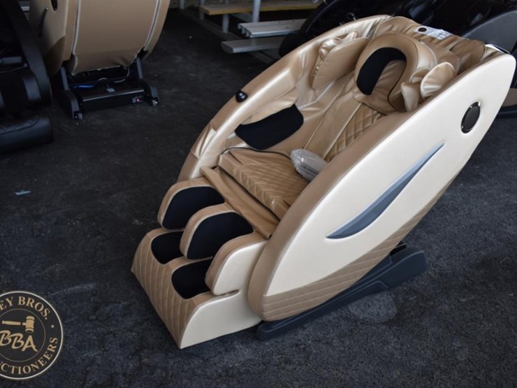 future-massage-chair-with-digital-remote,-serial-number-9303-image-2