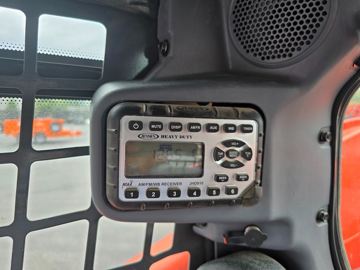 2023-kubota-ssv75-image-74