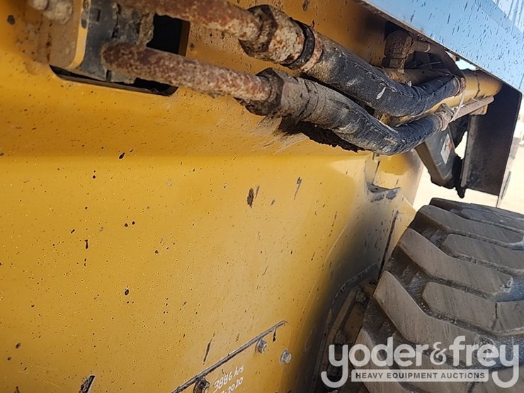 2010-deere-332d-image-22