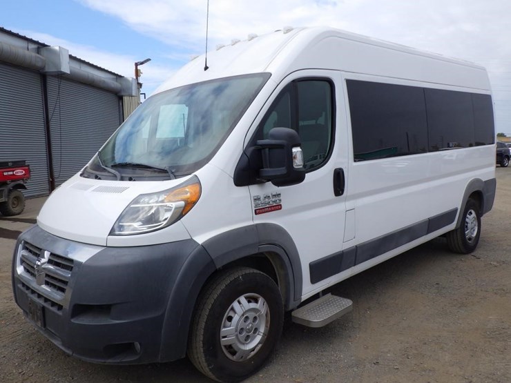 2018-ram-promaster-2500-image-2