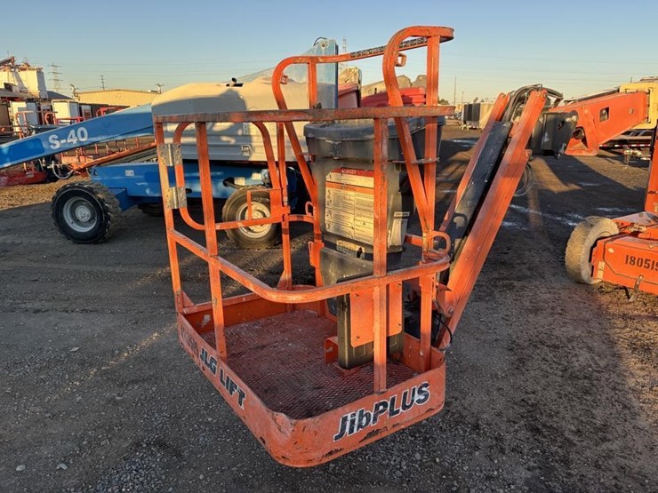 2016-jlg-e300ajp-image-9