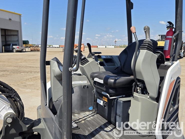 2021-bobcat-e35-image-47