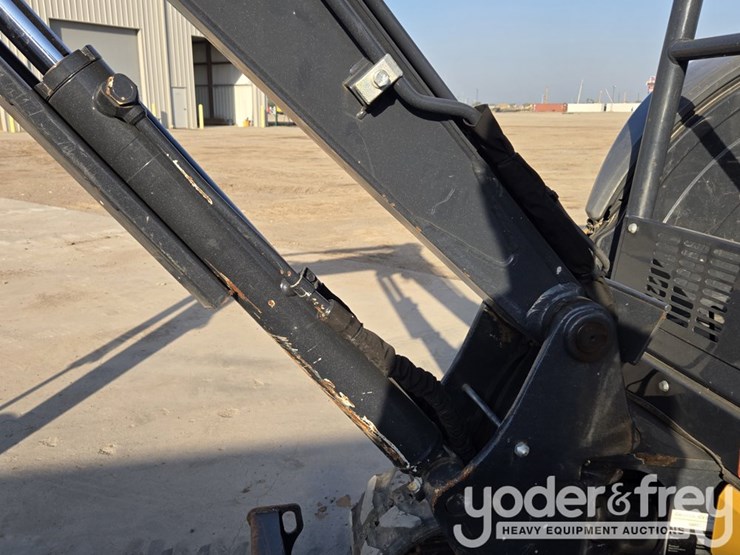 2022-deere-26g-image-30