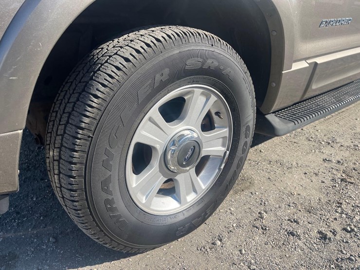 2002-ford-explorer-image-13