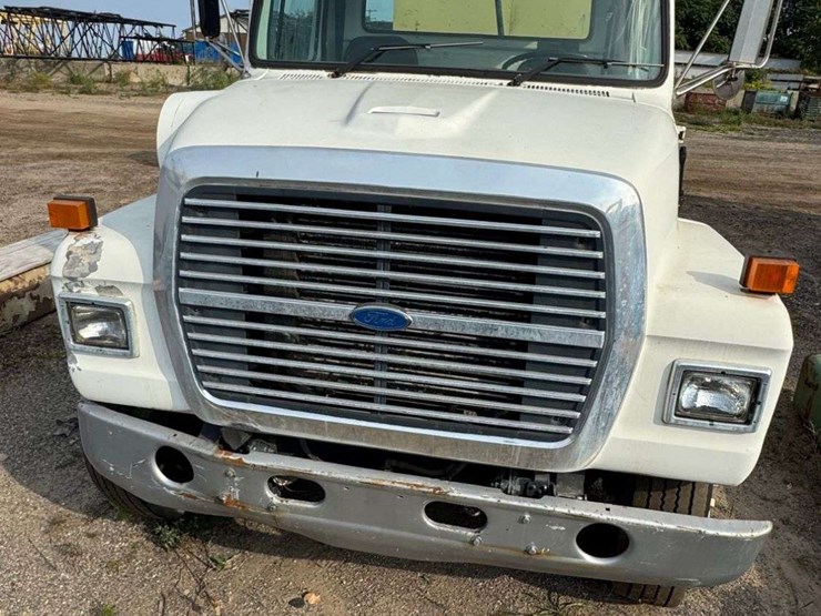 1997-ford-n-series-truck-with-truck-mounted-attenuator-(tma)-with-lindsay-barrier-systems-inc.-u-mad-cartridge-(crash-cushion)-image-2