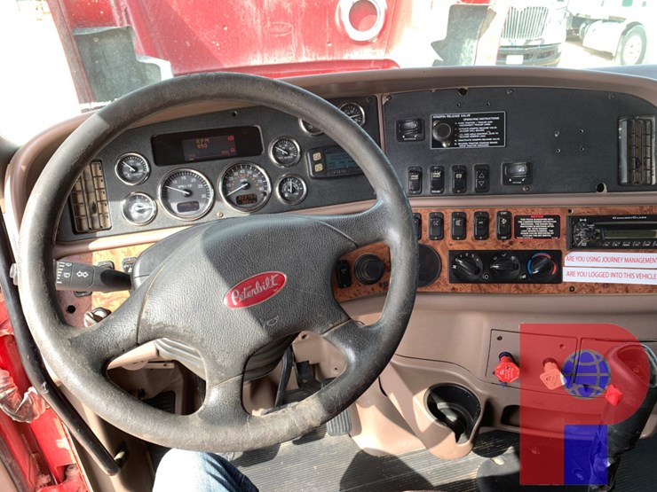 2012-peterbilt-587-image-11