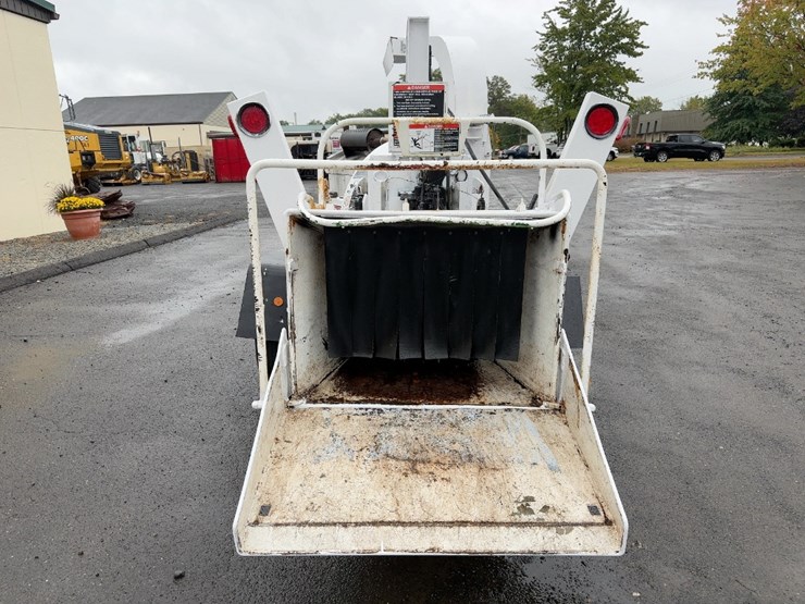 altec-tow-behind-wood-chipper-image-4