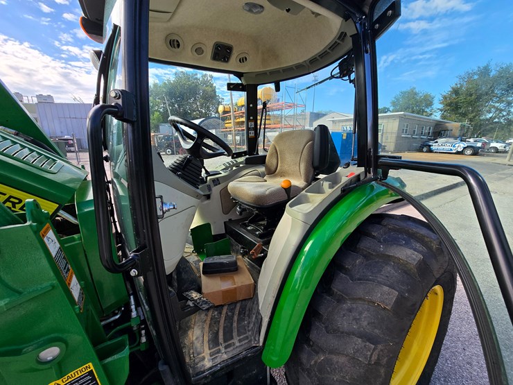 john-deere-4044r-image-67