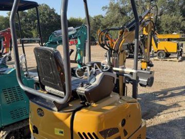 #55-•-mini-excavator---gas---hydraulic-thumb-image-3