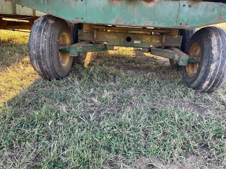 badger-tandem-axle-silage-wagon-image-16