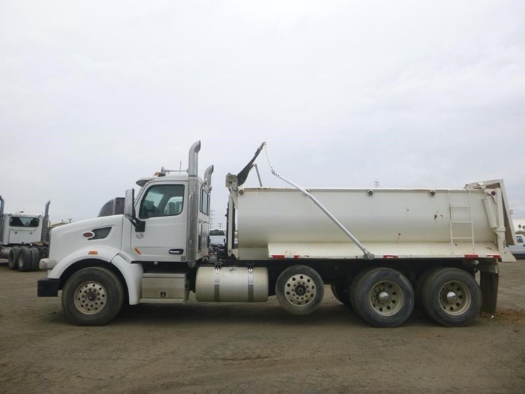 2019-peterbilt-567-image-8