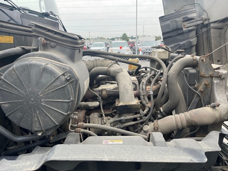 2015-hino-268-image-11