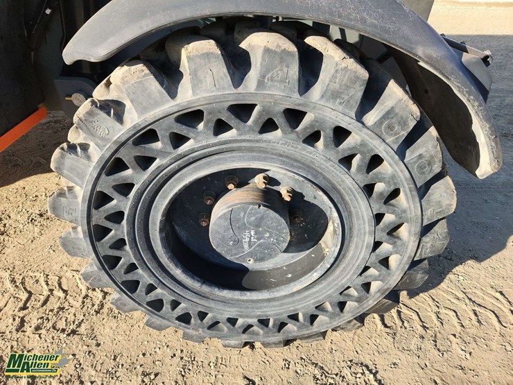 2010-jlg-g10-55a-image-21