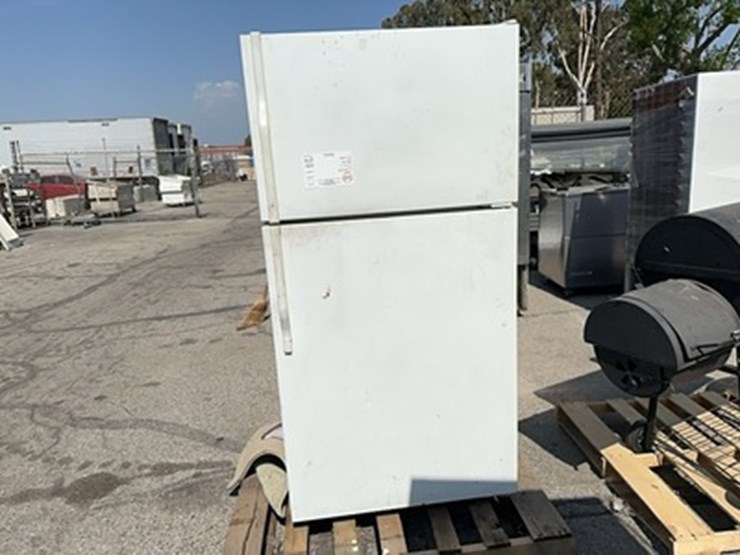 lot#-603-magic-chef-refrigerator-image-1
