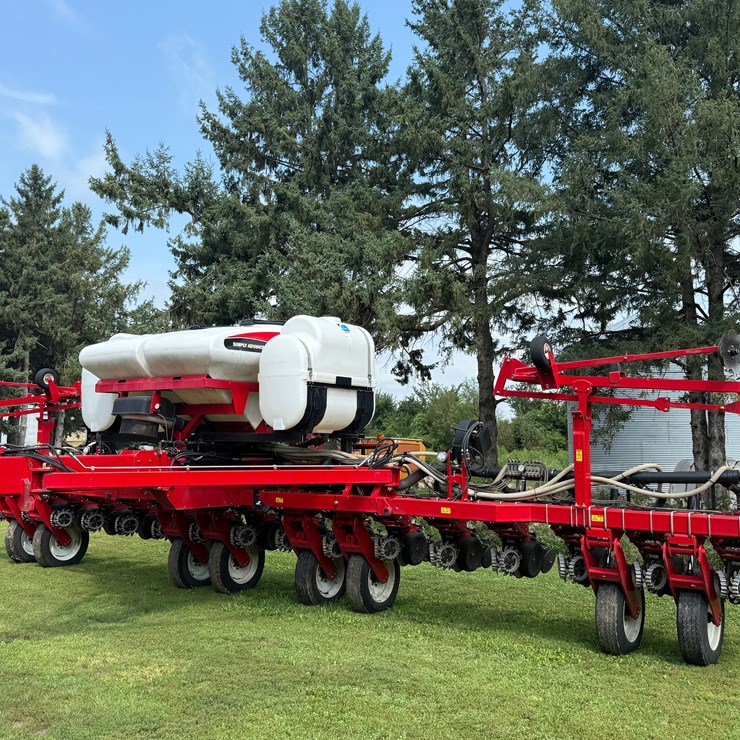 2014 MASSEY-FERGUSON 8800